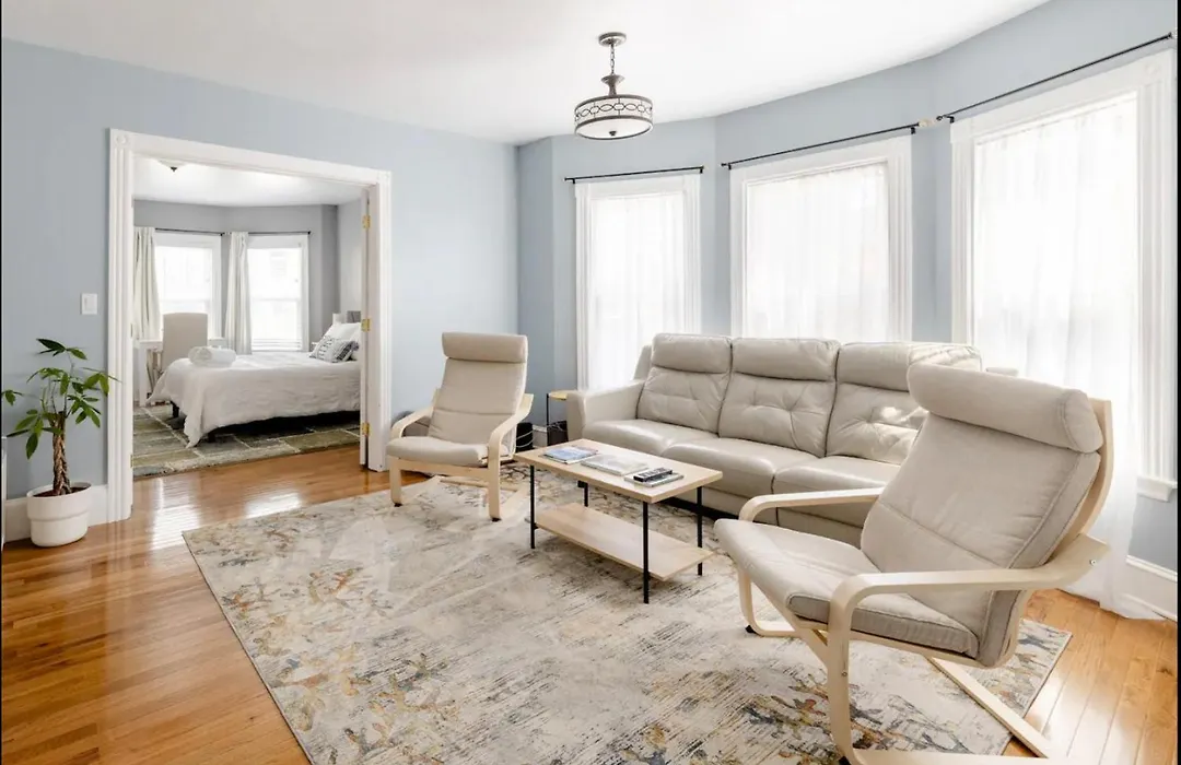 Bright Spacious Apartment - 2 Bedroom 2 Ba-1