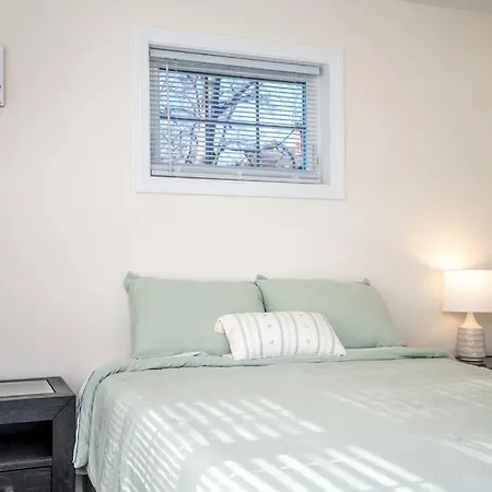 Spacious & New 2 Bd 3 Ba High End House-2