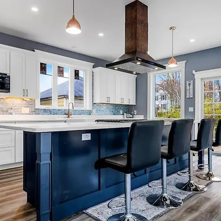 Luxury Coastal Haven: Modern Home Portland Maine-2