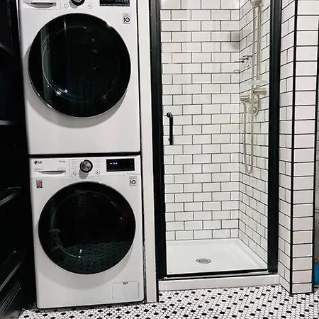 Romantic West End Apartment With Parking-2