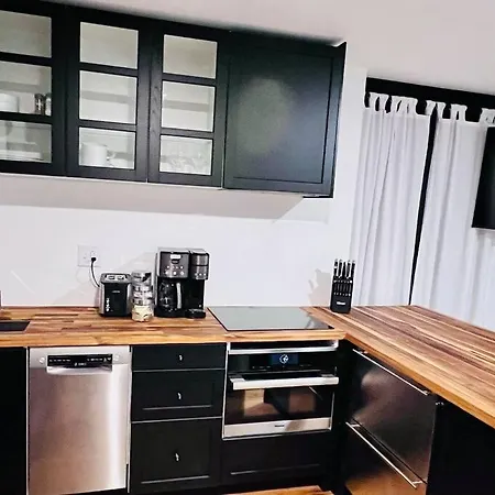 Romantic West End Apartment With Parking-3