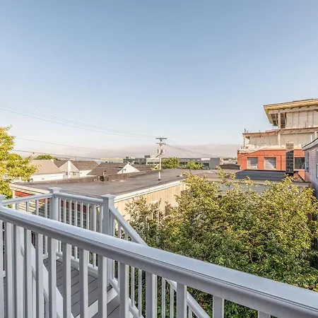 Portland Apartment With Amazing View Of Harbor!-2