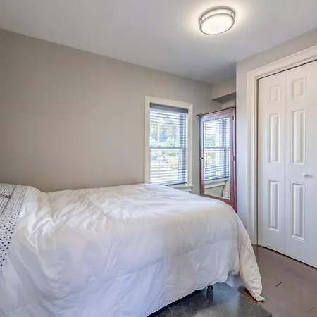 Portland Apartment With Amazing View Of Harbor!-3