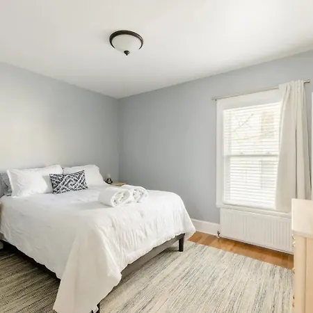 Bright Spacious Apartment - 2 Bedroom 2 Ba-2